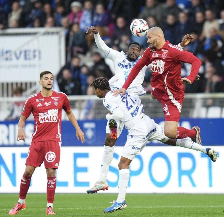 开云kaiyun-法甲主场迎战高潮迭起，精彩瞬间层出不穷的简单介绍