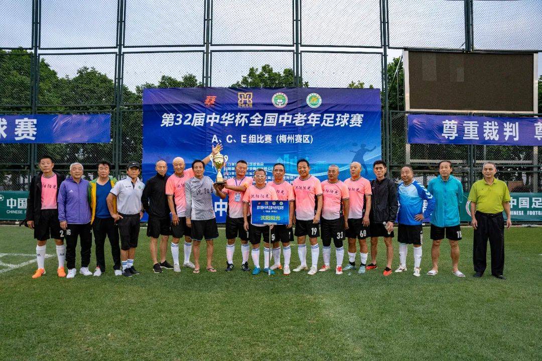 地方政府联合推动足球运动发展，打造特色足球小镇